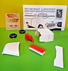 AMT 1955 CHEVROLET CAMEO PICKUP TRUCK MODEL CAR KIT