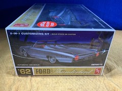 E12-24 MODEL – 1962 FORD THUNDERBIRD – SEALED – AMT 682/12 – 2011 – NIB