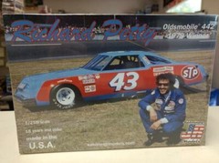 JR Salvinos Models RPO1979D Richard Petty Oldsmobile 1979 442model kit