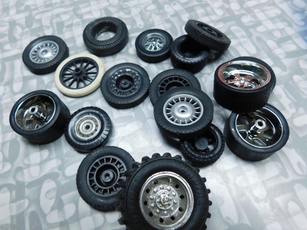 model car tires and rims / small lot