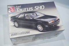 AMT Vintage 1990 Ford Taurus SHO Sedan 1/25 Model Kit BRAND NEW SEALED RoboCop
