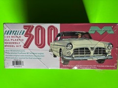 CHRYSLER 300 COUPE MODEL KIT MOEBIUS 1/25 SCALE BRAND NEW SEALED COOL LOOK!!