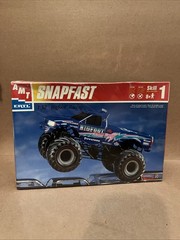 AMT Ertl Snapfast Bigfoot Racing Monster Truck 1:32 Model Kit Sealed 2001