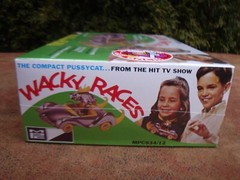 Wacky Races Compact Pussycat Build and Play Model Car Kit- 1/25 scale by MPC 934