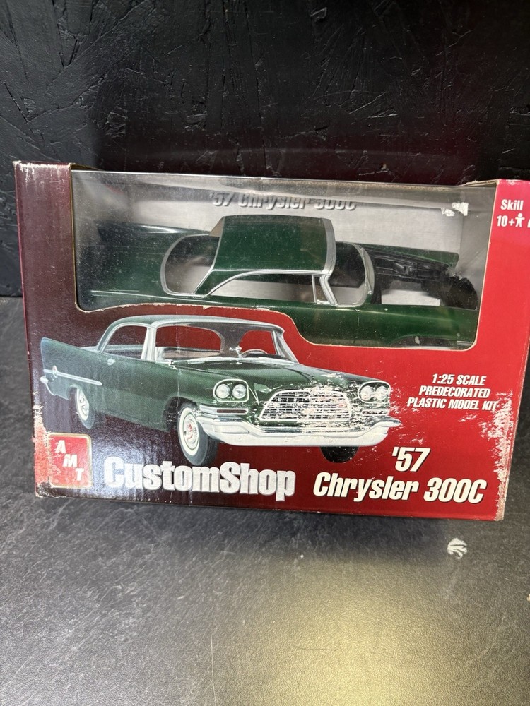 AMT 30247 57 CHRYSLER 300C 1/25 MODEL / METAL BODY CUSTOMSHOP