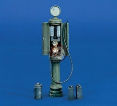 Verlinden 1/35 Curbside Clock Face Gas Station Pump (from 1930s-1940s) WWII 745