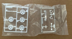 Revell 1/25 Jeep Wrangler Rubicon Kit Sealed bags in open box