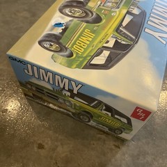 AMT 1/25 Scale AMT1219 1972 GMC Jimmy Model Kit NEW OPEN BOX