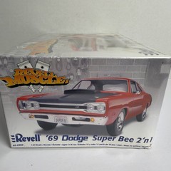 Revell ’69 Dodge Super Bee 2’n1 Muscle Car 1:24 Plastic Model Kit 85-2363