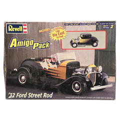 Revell Amigo Pack ’32 Ford Street Rod 1:24 without Mini Die Cast Ford 85-6685