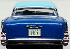 ESTATE – 1957 Chevy BEL AIR Dark Blue with Light Blue Top & White Walls 1/25