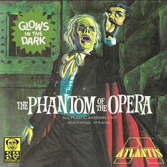 ATLANTIS TOY & HOBBY INC. Lon Chaney Phantom of The Opera Glow Edition AANA451