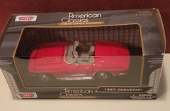 MotorMax 1:24 Scale Diecast 1967 Corvette, New In Sealed Package, Brilliant Red