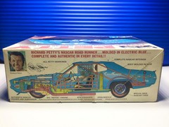 MPC NASCAR SERIES Richard Petty Plymouth Roadrunner MODEL KIT JUNKYARD LOT