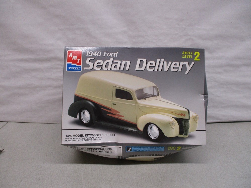AMT 1940 Ford Sedan Delivery 1/25