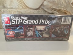 1990 AMT #43 Richard Petty STP Grand Prix 1/25 Scale Model Kit #6728 NEW