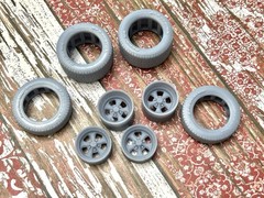 1/24 Scale: 15-inch “Keystone Klassic” Resin Wheels W/ Wide Rear Tires￼
