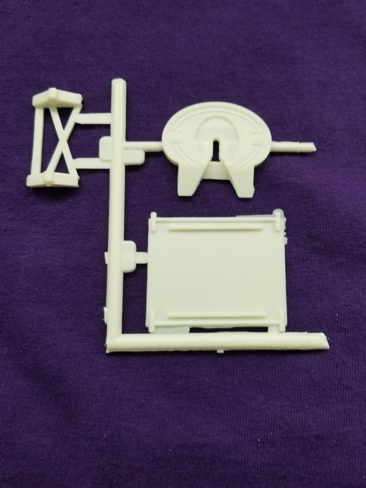 Diamond REO Truck Tractor 5TH WHEEL ,CARRIAGE ,SKID PLATE for 1:25 AMT Model Kit