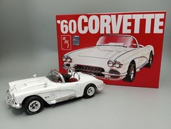 AMT 1960 Chevrolet Corvette 1:25 Scale Model Kit 1:25, unpainted