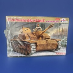 Dragon Sturmhaubitze 42 Ausf G Zimmerit 1/35 6454 Complete WWII 10.5cm Mode