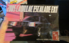 AMT1317/12 2005 Cadillac Escalade EXT Kit 1:25 New Sealed
