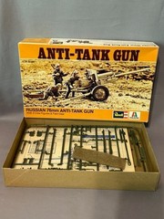 Revell Italaerei Russian Anti-Tank Gun Model Kit Military 1/35 Scale Crew Figure