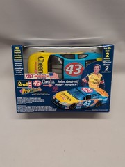 REVELL #43 CHEERIOS NASCAR 2001 DODGE INTREPID R/T 85-1661 KIT ANDRETTI 1/24