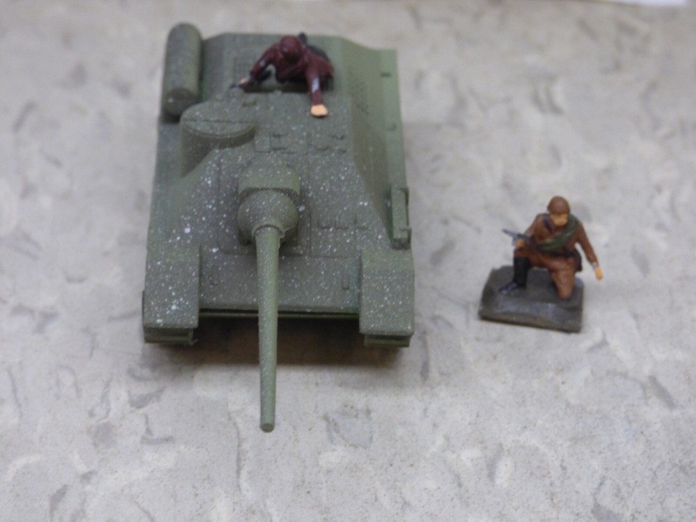 MIR / Roco Minitank Compatible WWII Russian SU-100 & Airfix Soldiers Lot#7390B©