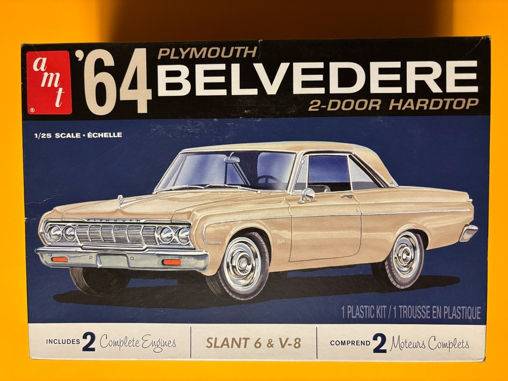 1964 PLYMOUTH BELVEDERE 2 DOOR HARDTOP MODEL KIT AMT ROUND 2 1/25 SCALE NEW LOOK