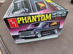 AMT Phantom Ford Econoline Custom Van AMT767/12 1/25