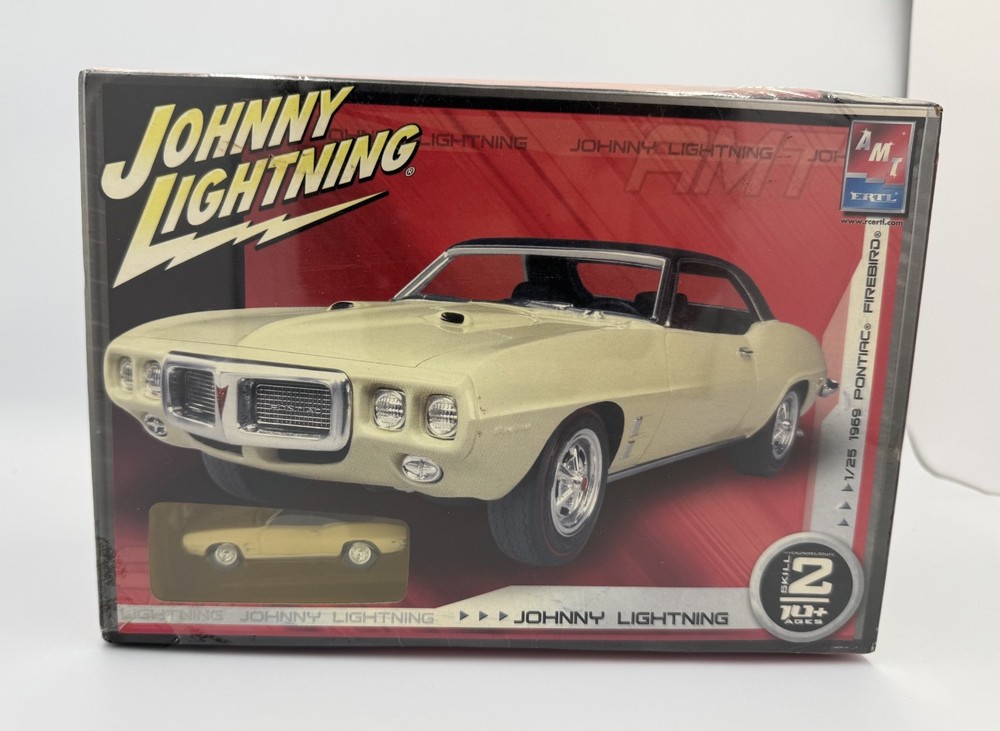 1969 Pontiac Firebird Johnny Lightning 1:25 Scale Model Kit AMT / ERTL