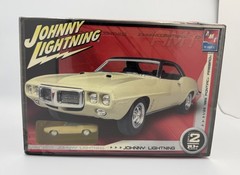 1969 Pontiac Firebird Johnny Lightning 1:25 Scale Model Kit AMT / ERTL
