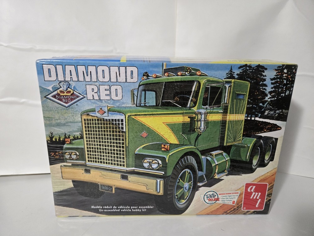 AMT 1-25 Diamond Reo Sealed New Sweet