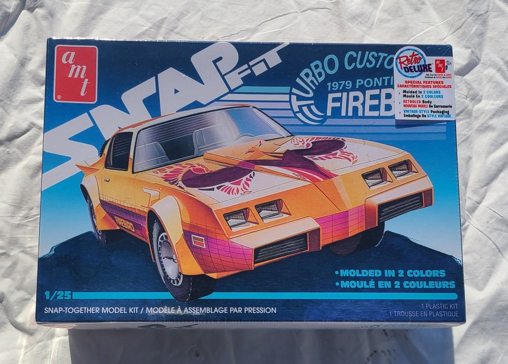 AMT 1979 Pontiac Firebird Turbo Custom Car 1/25 Snap Plastic Model Kit Sealed