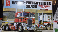 AMT White Freightliner 1/25 scale 75th Anniversary Diorama Model Kit Parts
