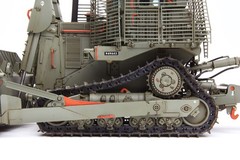 Meng 1/35 D9R ARMORED BULLDOZER W/ SLAT ARMOR Plastic Model Kit