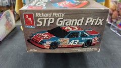 CIB 1990 RICHARD PETTY STP PONTIAC GRAND PRIX #43 1/25 AMT MODEL KIT #6728