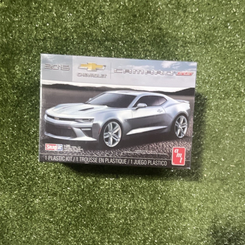 AMT Snap Kit 1:25 2016 Chevrolet Camaro SS Plastic Model Kit Unassembled