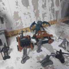 29Pcs Castle Base Set Pretend W/ Soldiers Drangons Accessories for Kids Boys