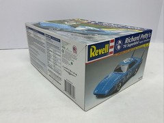 Revell #43 Richard Petty’s 70 Superbird Replica Racer 1:24 Model Kit 85-2990 M21