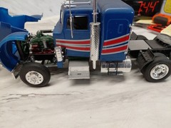 Model Junkyard/parts Plastic Lot Of 3 Big Rigs,white,international ,peterbuilt