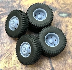 Resin 1/24 Scale: 15-inch “6-Hole” Dually Wheels W/ Commercial Truck Tires