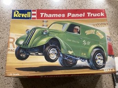 Revell Thames Panel Truck 1/25 Scale Model Kit #7609