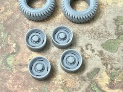 1/24 Scale: 18-Inch “8-Lug Off-road Steelies” Wheels W/ Mud Tires; Resin 1/25