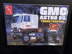 AMT 1230/06 GMC ASTRO 95 MILLER HIGH LIFE TRUCK TRACTOR MODEL KIT-NIB-1/25 SCALE