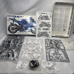 Tamiya Yamaha YZR-M1 ’04 No. 46/No. 17 1/12th Motorcycle READ***