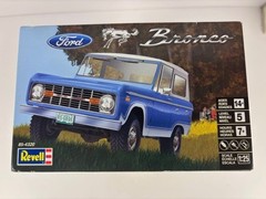 Revell Ford Bronco 1/25 Scale Plastic Model Car Kit 85-4320