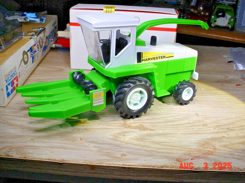 International Harvester EM 399 open rim variant 8.25″ long Plastic Model Newray