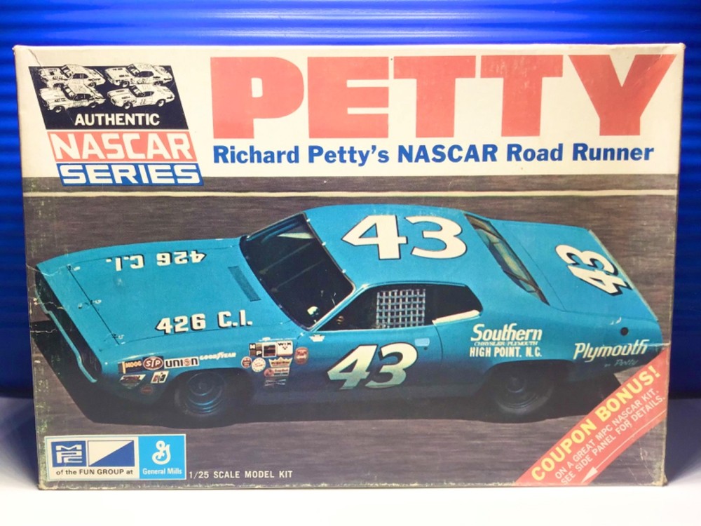 MPC NASCAR SERIES Richard Petty Plymouth Roadrunner MODEL KIT JUNKYARD LOT