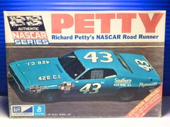 MPC NASCAR SERIES Richard Petty Plymouth Roadrunner MODEL KIT JUNKYARD LOT
